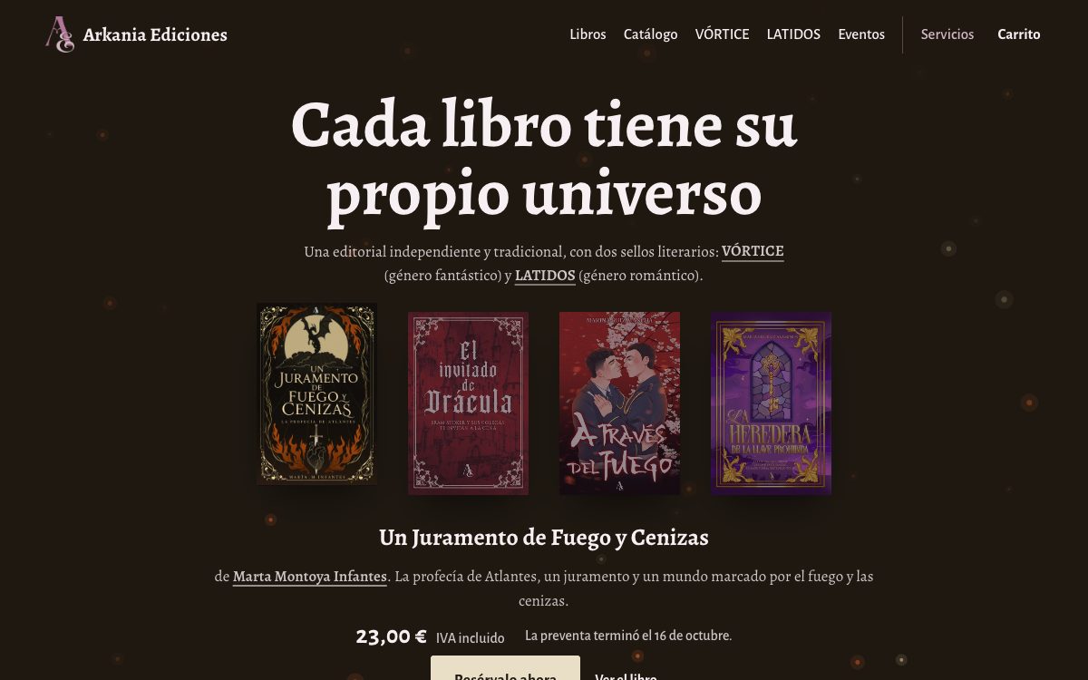 Inicio de arkaniaediciones.com: fondo morado casi negro con brasas, el titular «Cada libro tiene su propio universo», las cubiertas de sus cuatro libros en fila y, debajo, «Un Juramento de Fuego y Cenizas» con su precio, 23,00 € IVA incluido.