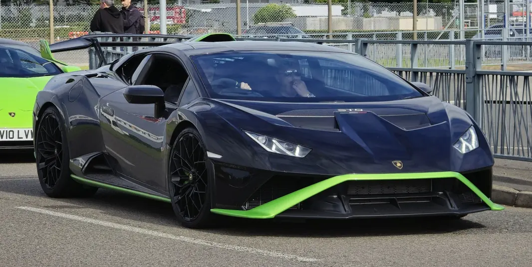 Lamborghini Huracán STO, Negro satinado y PPF integral